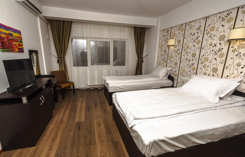 Sara'S Sons Hotell Băile Herculane Eksteriør bilde