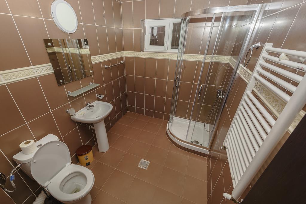 Sara'S Sons Hotell Băile Herculane Eksteriør bilde