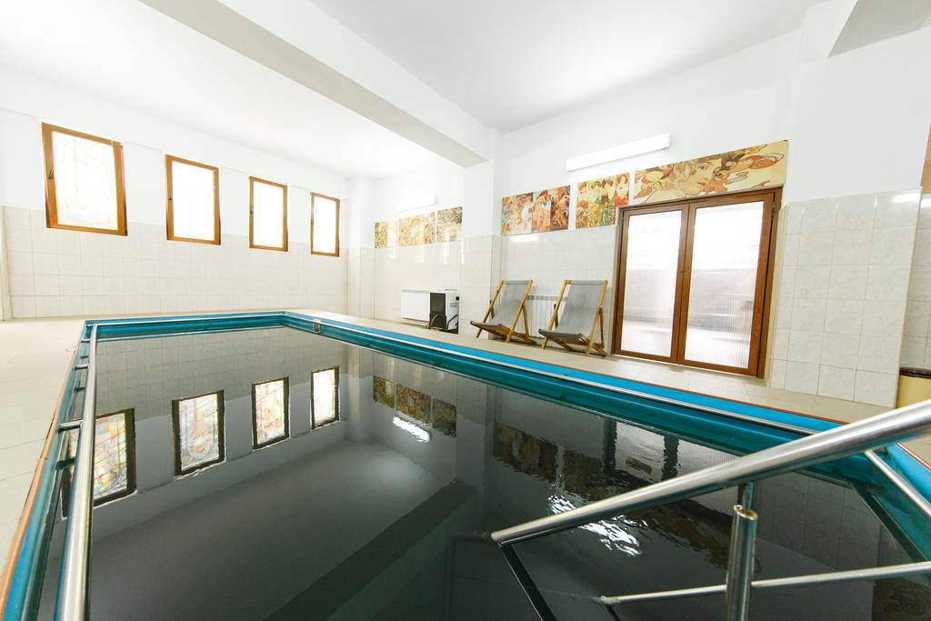 Sara'S Sons Hotell Băile Herculane Eksteriør bilde