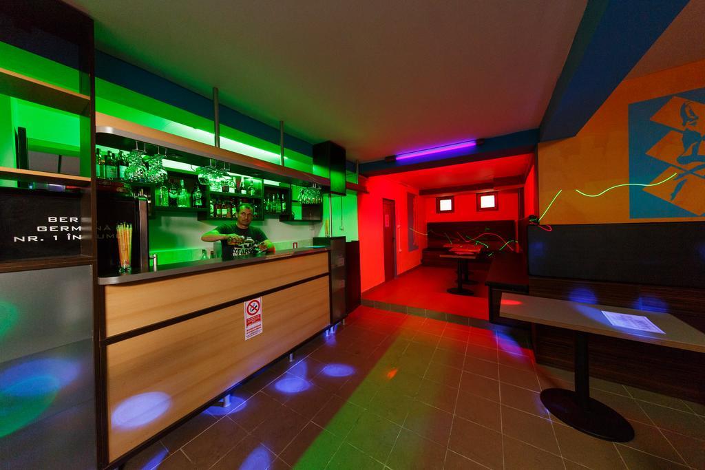 Sara'S Sons Hotell Băile Herculane Eksteriør bilde